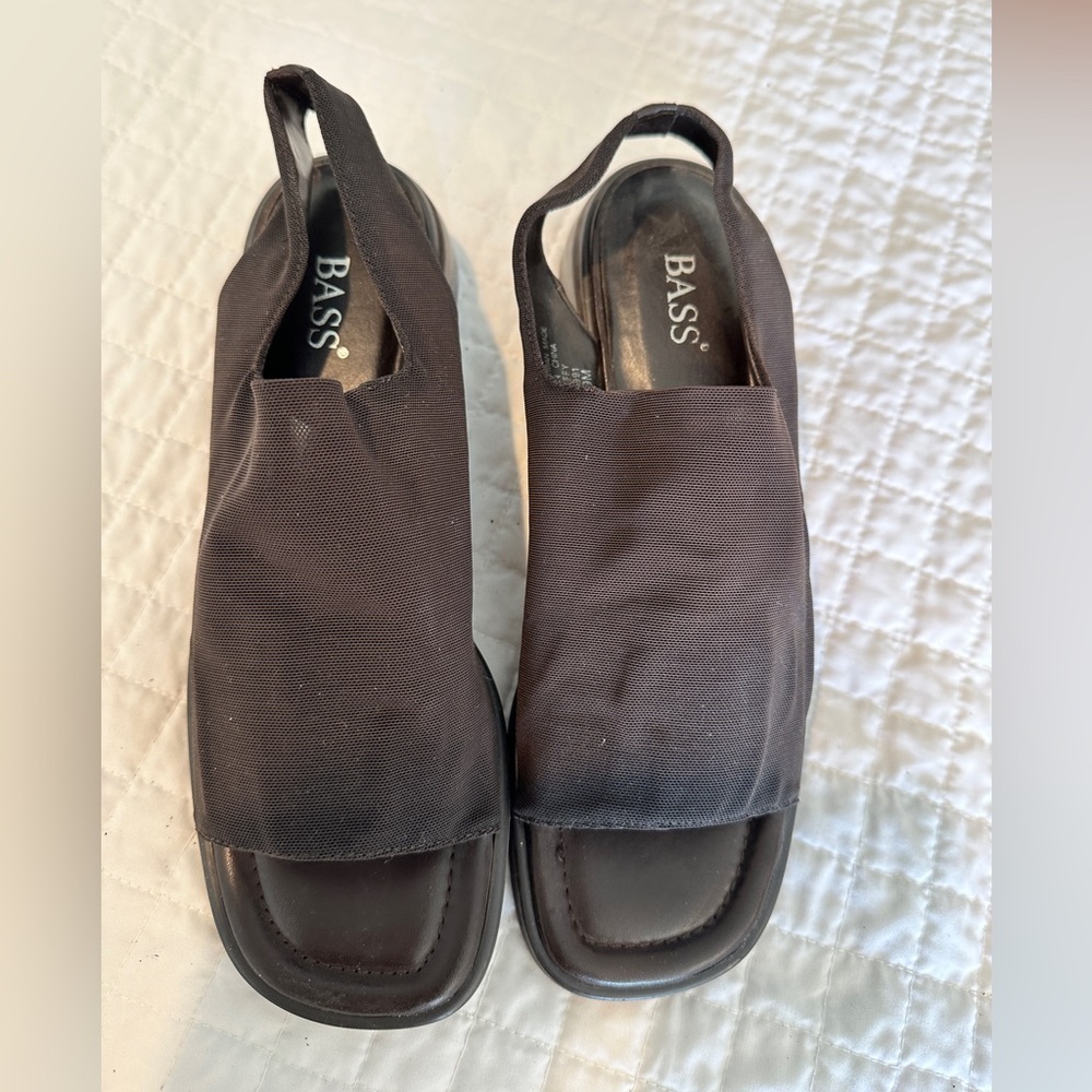 Bass brown sandal